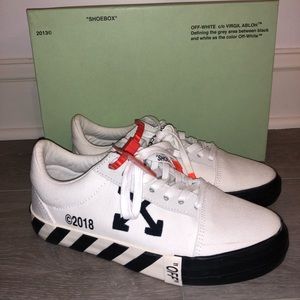 OFF-WHITE WOMENS US Size 7 SNEAKERS WORN TWICE!